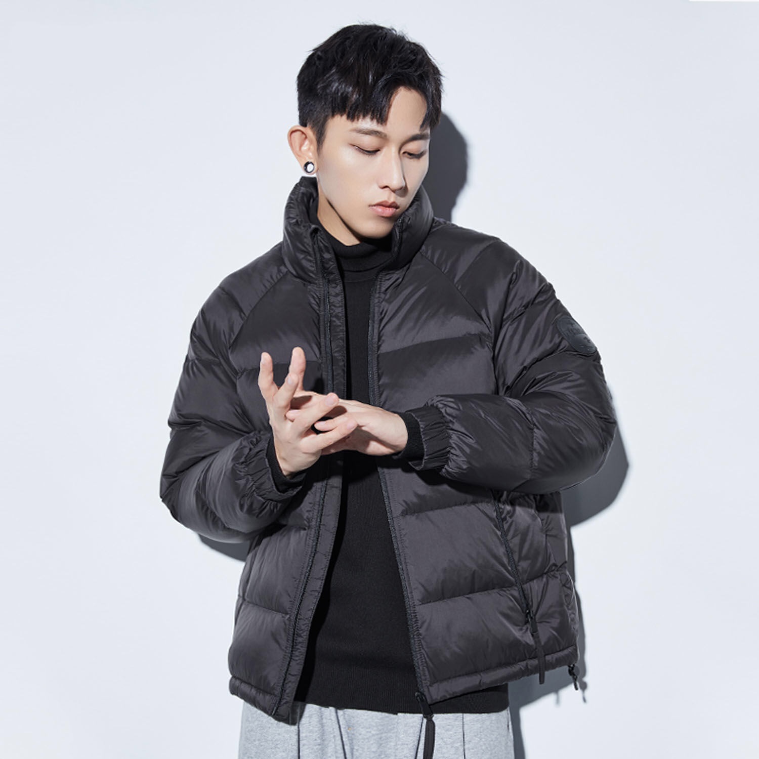 轻薄羽绒服男士宽松潮牌2025年冬季新款短款休闲帅气加厚冬装外套