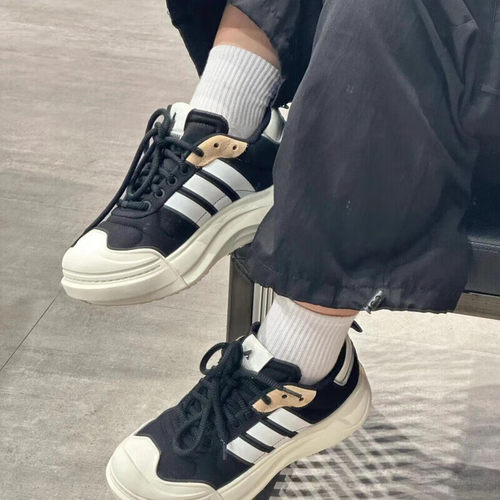 阿迪达斯男女运动休闲鞋新款