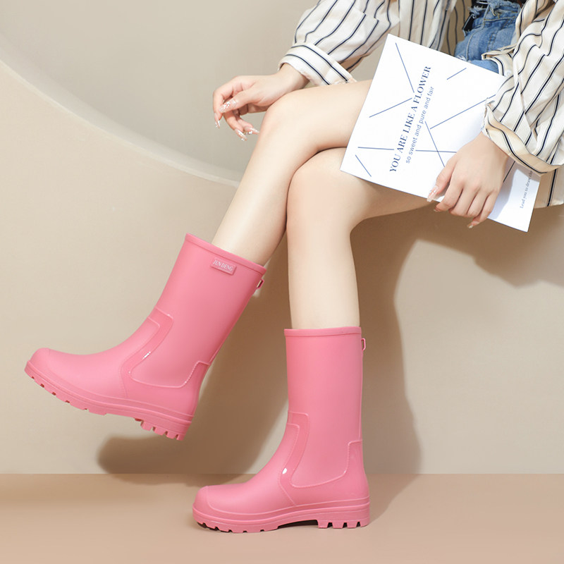 军登中筒雨鞋女款户外徒步雨靴图片