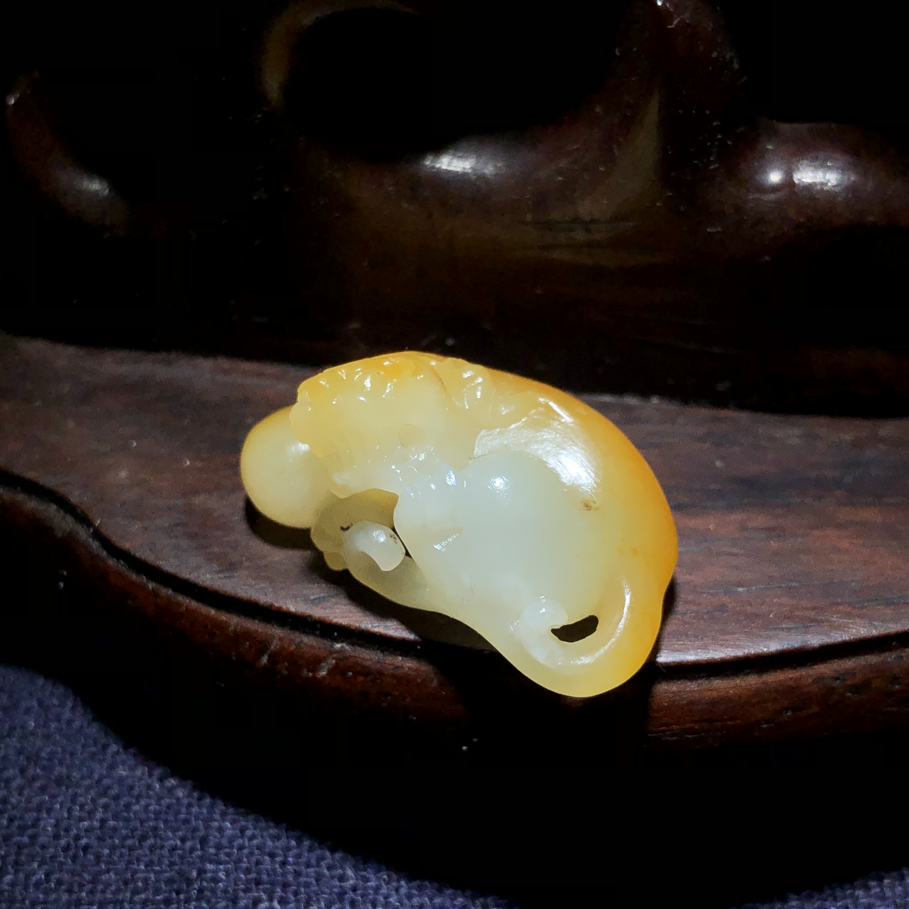 8克玉种黄沁貔貅新疆和田玉黄沁籽料雕刻苏工玉雕守护兽挂件坠