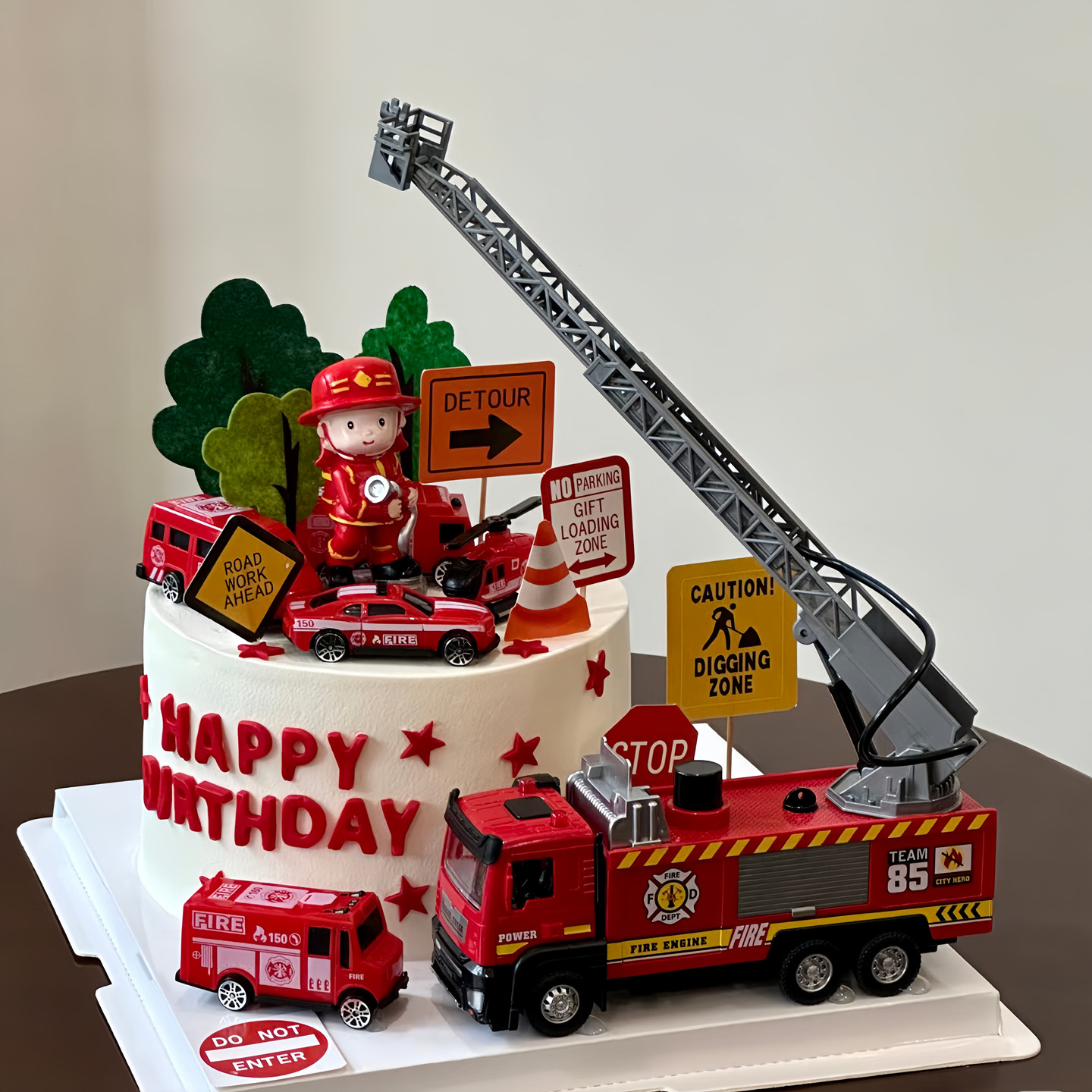 网红云梯消防车蛋糕装饰摆件套装英雄消防员路障儿童生日甜品插牌