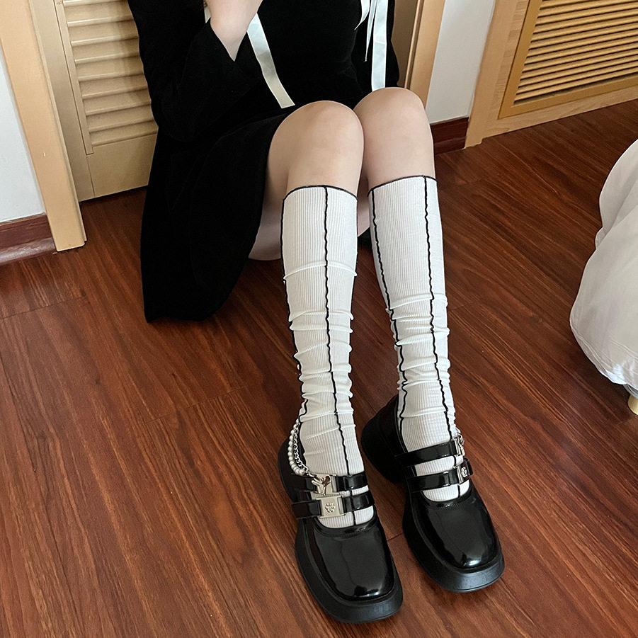 个性黑白拼色中筒袜日系小众潮袜
