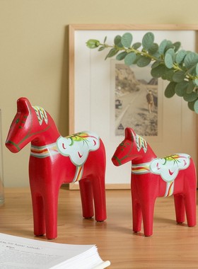 北欧木质喜庆红马彩绘木马生肖马工艺品儿童房酒柜店铺装饰品摆件