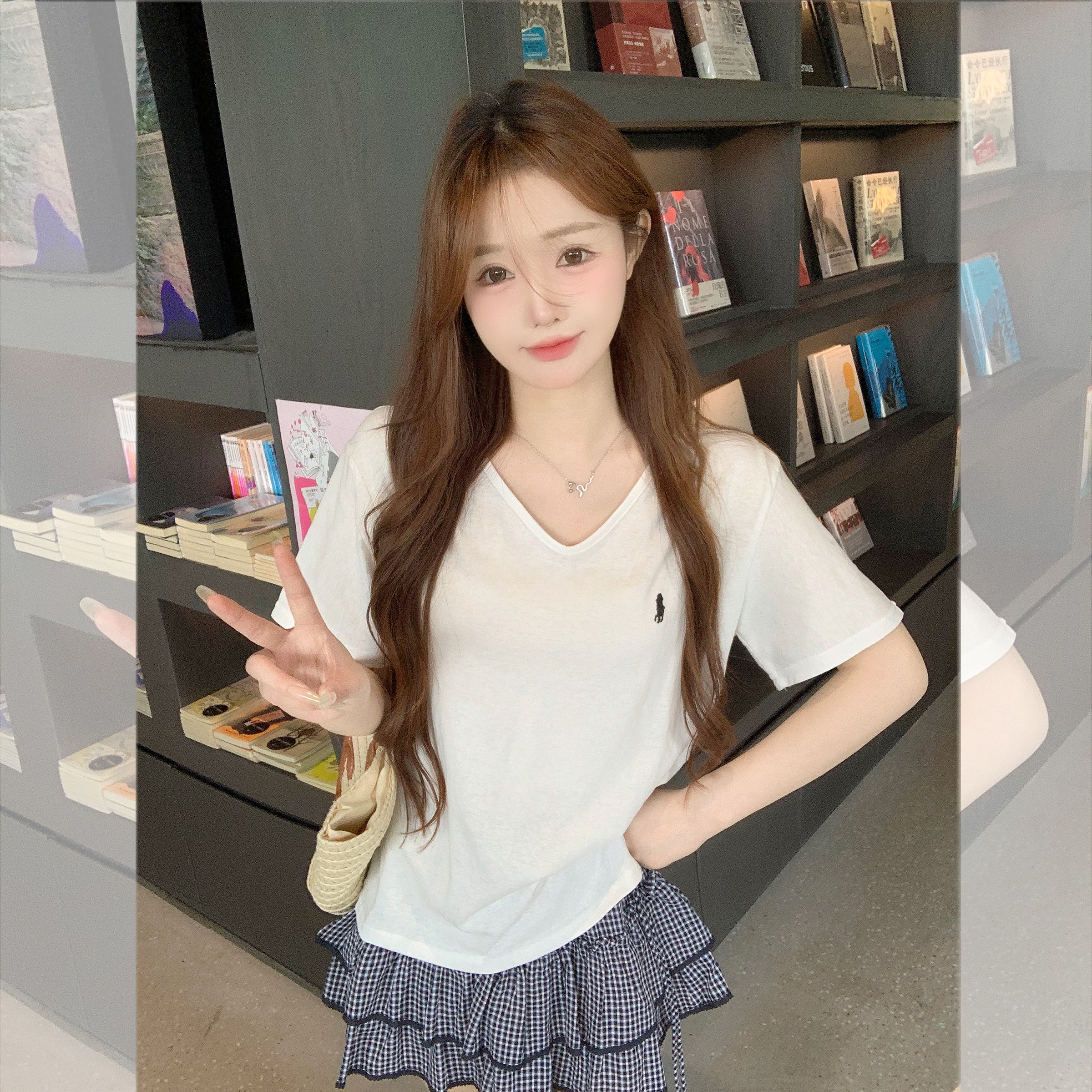 钟菲菲刺绣小马V领短袖女t恤2025新款独特漂亮的小上衣超好看夏季
