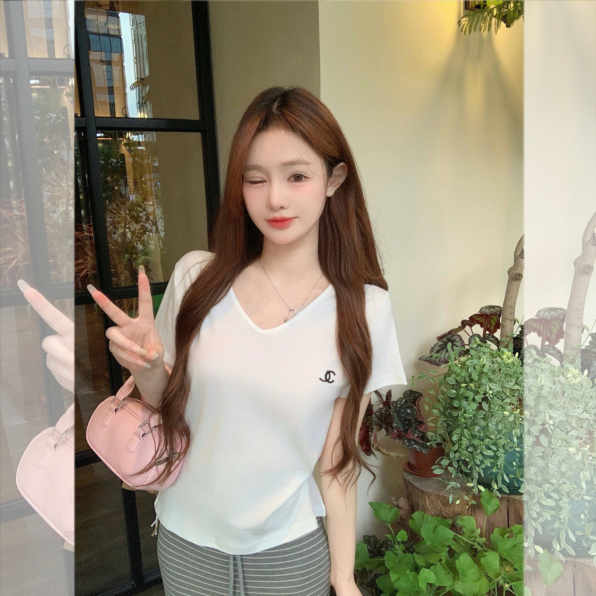 钟菲菲v领天丝棉面料短袖女t恤2025新款独特漂亮的小上衣百搭夏季