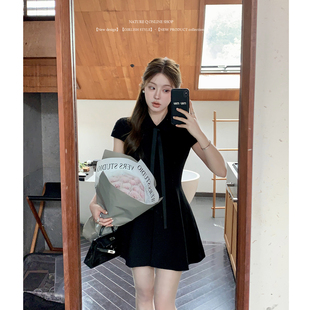 杨小卷 MIU系少女 收腰显瘦polo领黑色连衣裙韩里韩气修身小黑裙