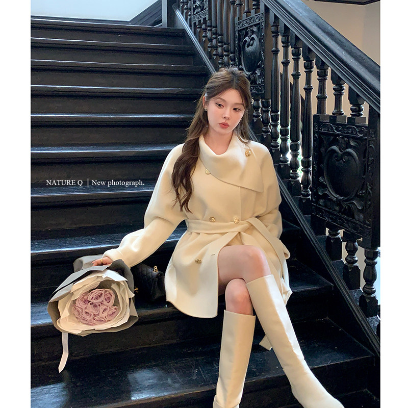 杨小卷MIU系千金1OO羊毛大衣女白色双面呢围脖领系带短款毛呢外套图片