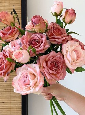 复古焦边3头玫瑰花油画感仿真花干花手捧花花束假花摆设拍照道具