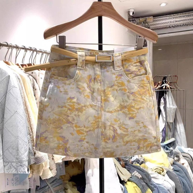 设计感黄色印花牛仔短裤女夏季新款高腰弹力显瘦百搭防走光半身裙