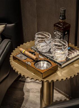 样板间男士房雪茄烟灰缸洋酒饰品