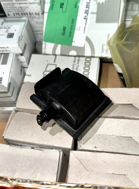 适用奔驰S350 B118 CLA180 C300 C63S400 GLE450加油箱盖电机马达