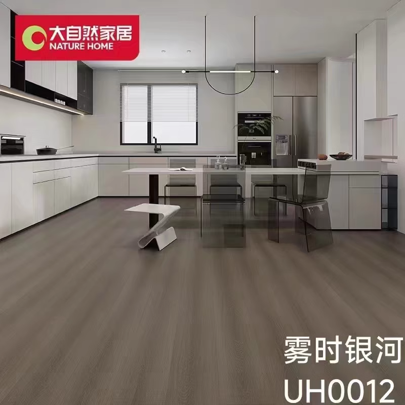 大自然强化复合地板10mm家用E0级卧室环保耐磨地暖浮雕灰防水武汉