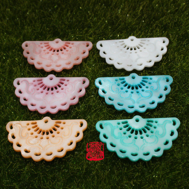 天然白贝 粉 玫红 桔黄 孔雀绿 蓝精细雕刻扇形贝壳花diy饰品新款