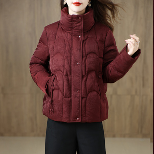 2025冬洋气立领加厚短款羽绒服女中老年妈妈装红色白鸭绒保暖外套
