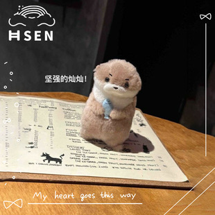 amuse可爱水獭抱鱼挂件毛绒玩偶公仔钥匙扣小众创意礼物书包挂饰