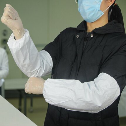 一次性无纺布白色防水套袖医用透气袖头护士手袖同款加工防静电长