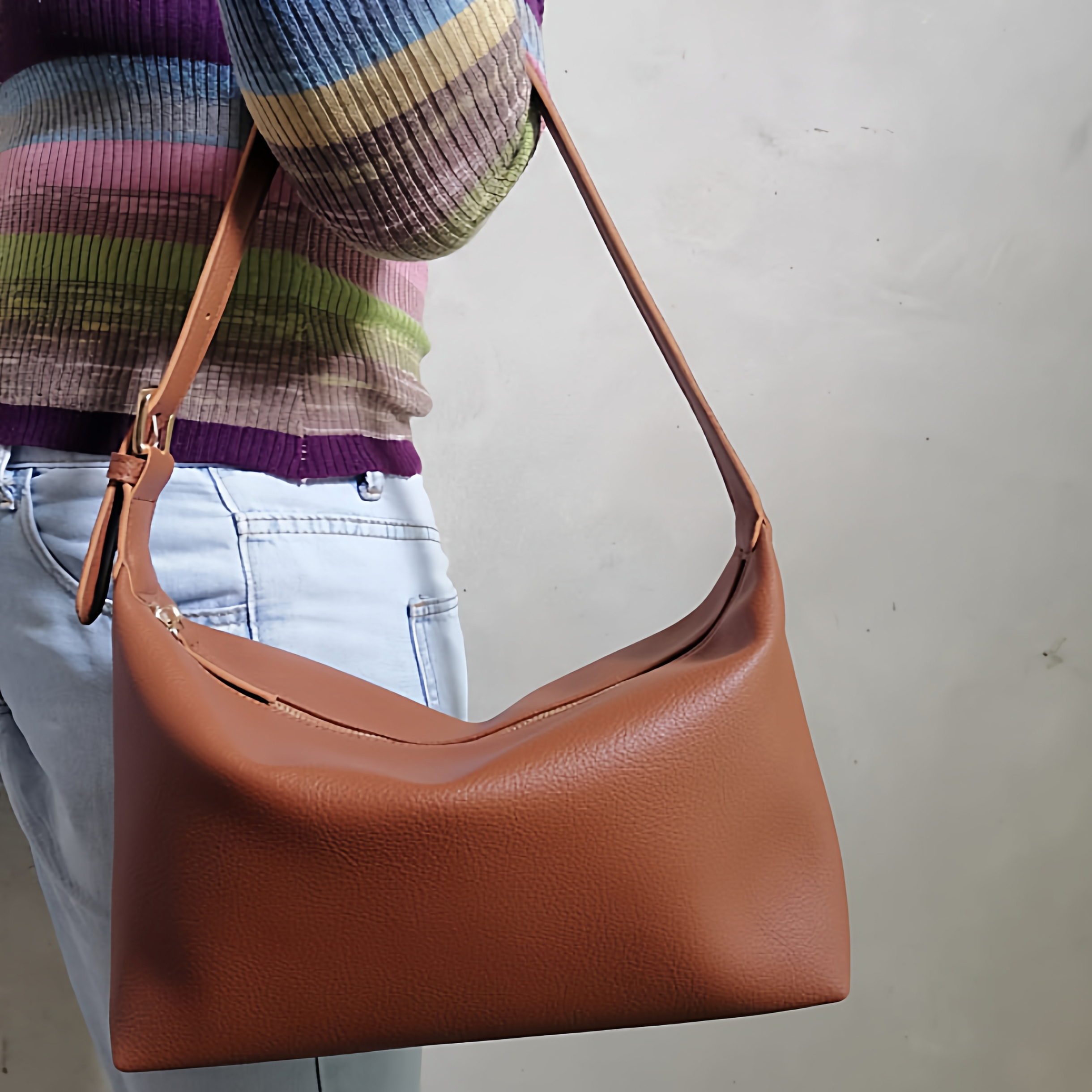 2025新品女包女士纯色皮革单肩包包欧美复古单肩包时尚简约腋下包