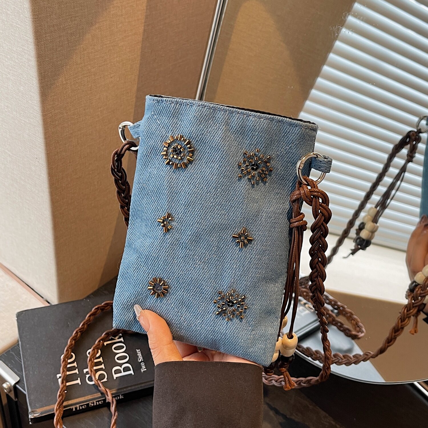 民族风迷你小包包女2026新款复古牛仔布手机包小众百搭流苏斜挎包
