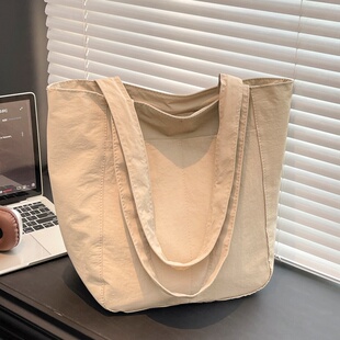 轻便尼龙包包女夏大容量学生上课手提布袋百搭休闲单肩通勤托特包