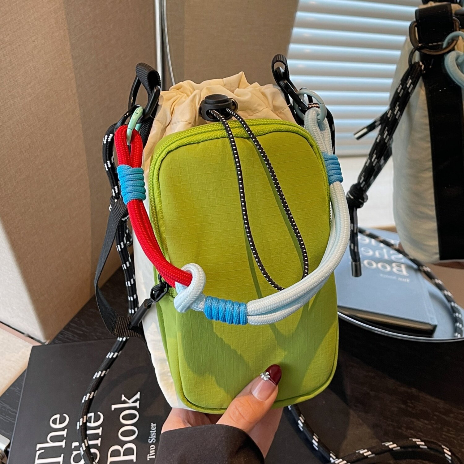 糖果色迷你小包包女夏2026新款散步运动手机包轻便尼龙百搭斜挎包