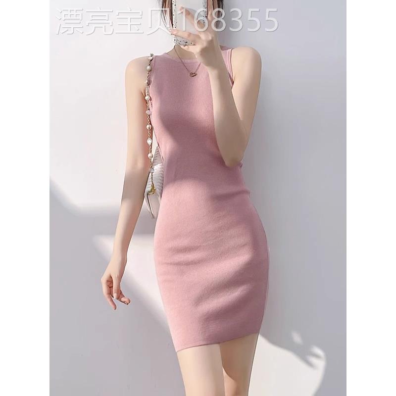 粉红色圆领针织连衣裙的妇女在夏季欧洲性感的纯粹欲望内底裙紧身