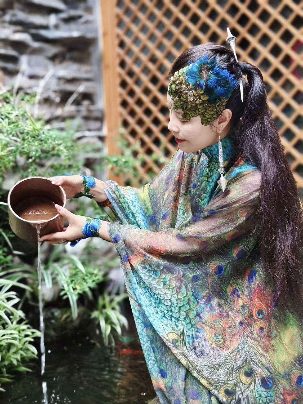 锦秀儿原创孔雀印花透亮雪纺纱层叠水袖防晒民族风定制连衣裙袍子