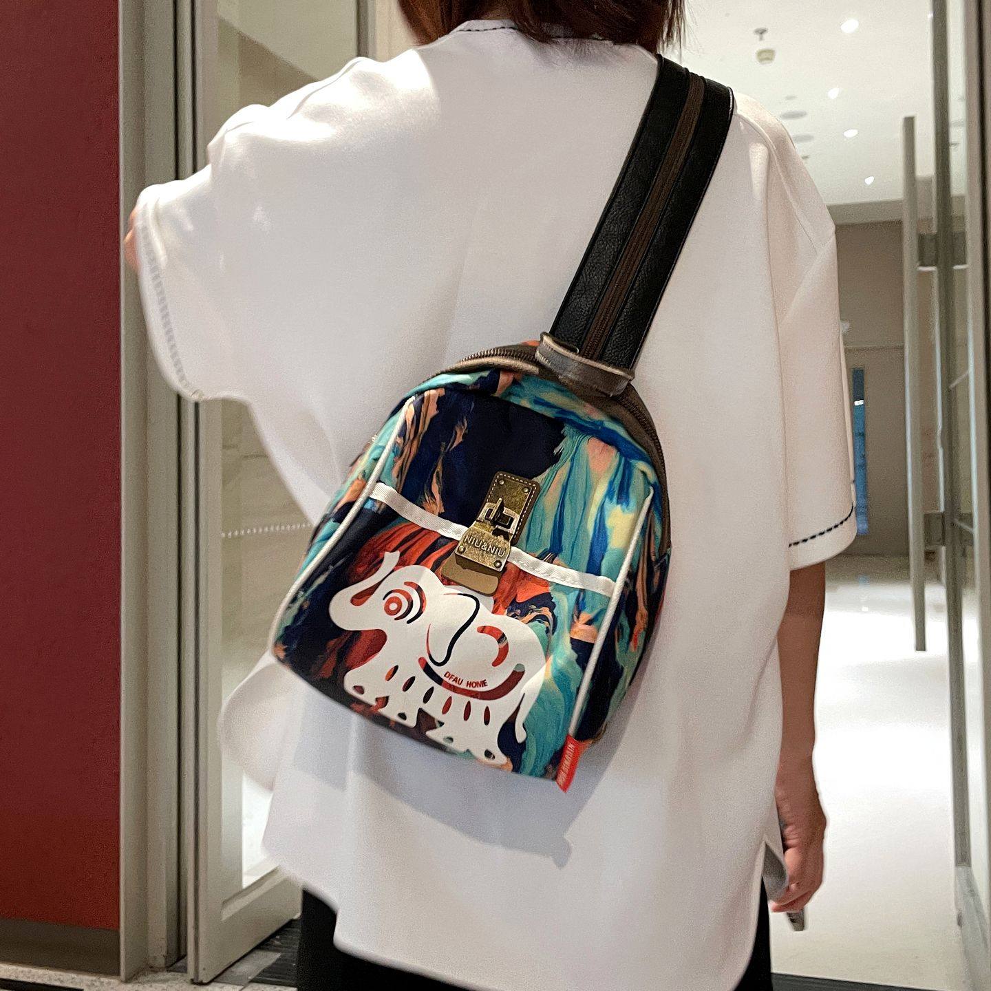 防水旅游小双肩包女2025新款超火时尚三用女士斜挎包轻便休闲背包