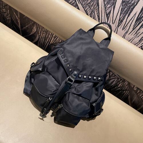 超火小众双肩包女2026春夏新款高级感通勤旅游背包轻便户外高颜值