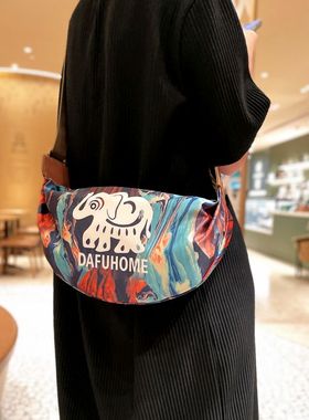 超火包包女2025新款腰包饺子包高级时尚轻便女士斜挎包休闲帆布包