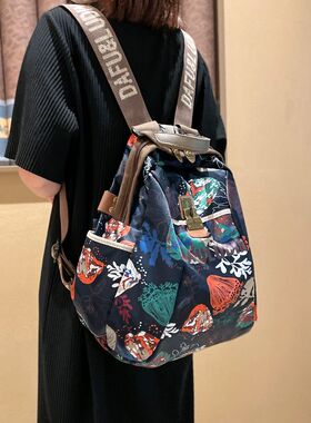 时尚旅行双肩包女2026新款洋气轻便女士背包超火高颜值旅游大容量