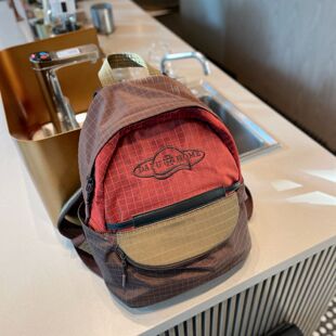 高级小众旅游双肩包女2026新款时尚高颜值轻便女士背包通勤旅行大