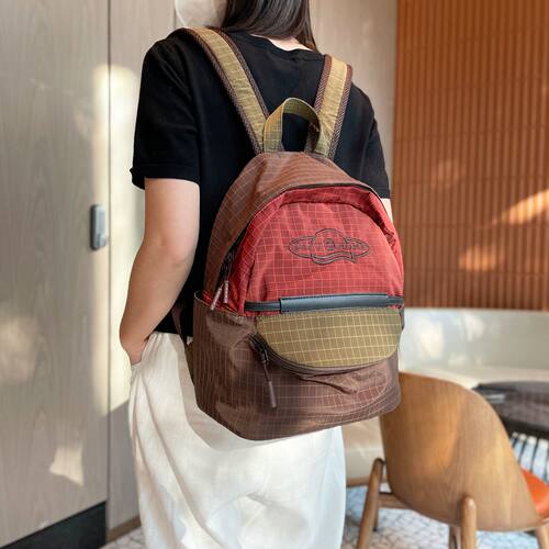 冷门小众旅游双肩包女2026新款外出轻便女士背包通勤高级好看小巧
