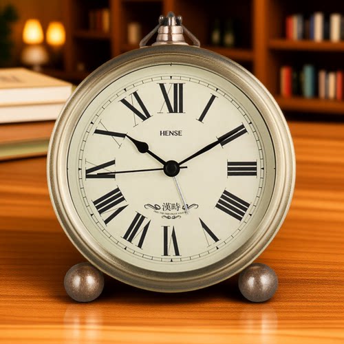 汉时北欧轻奢静音石英闹钟摆件