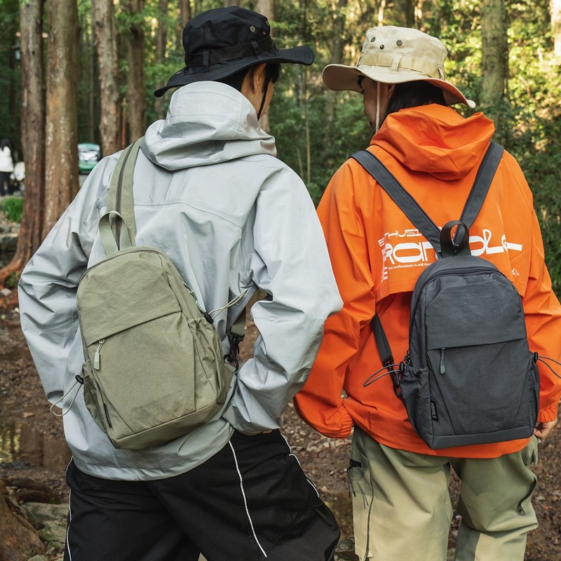 户外双肩包男女休闲出行小背包斜跨徒步登山包旅行多功能两用胸包