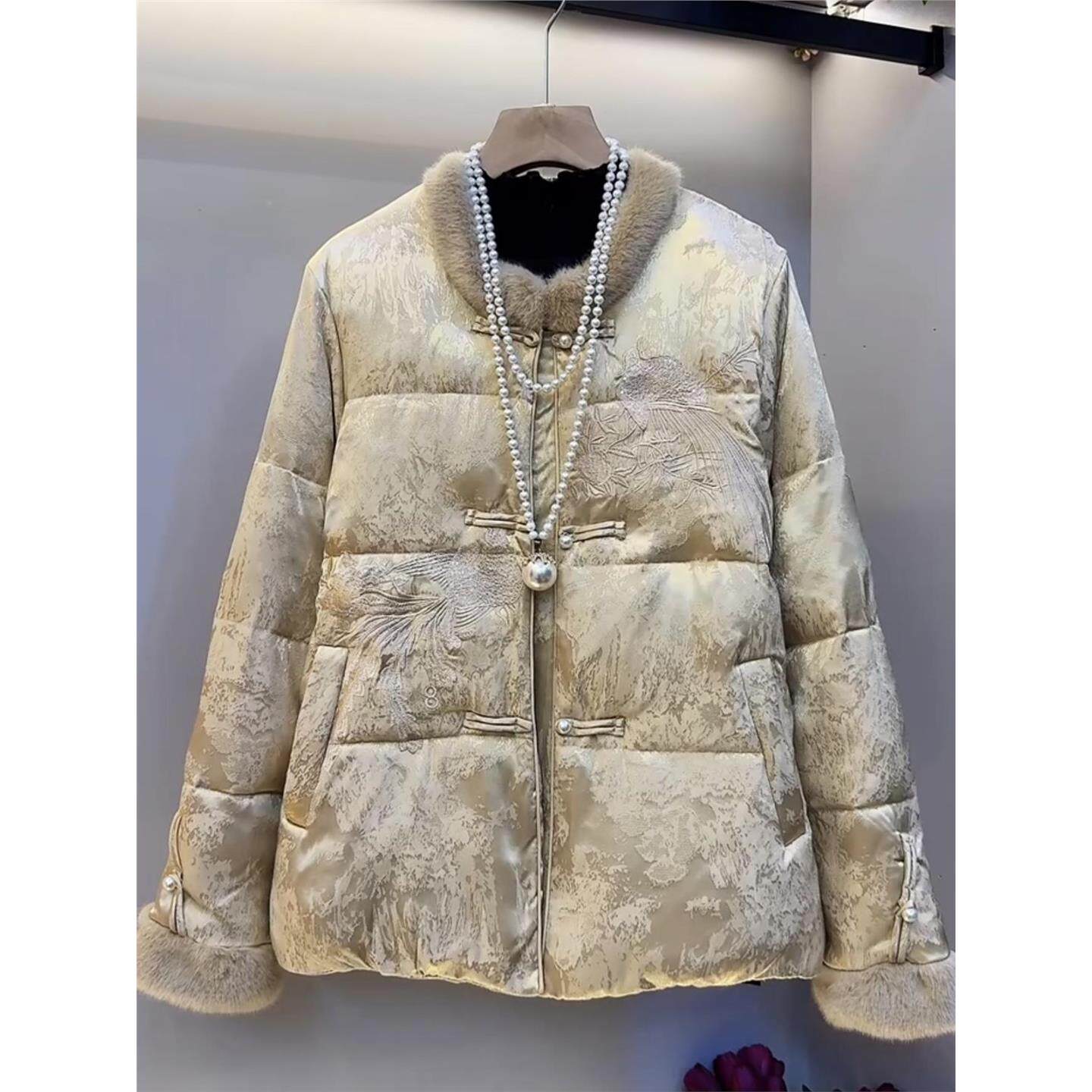 2025冬季新款大码女装时尚洋气保暖高级感刺绣新中式国风棉服外套