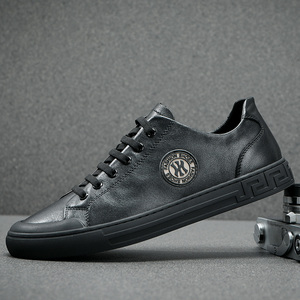 欧洲站男鞋潮鞋2026春季牛皮鞋子男休闲皮鞋简约百搭小黑鞋男板鞋