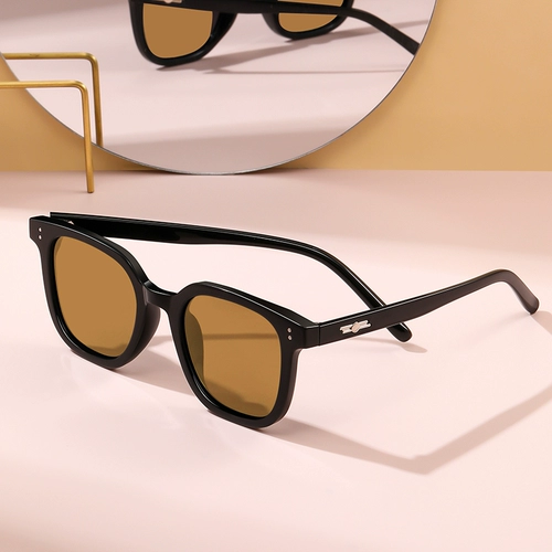 Желтые брендовые солнцезащитные очки на солнечной энергии, коллекция 2022, защита от ультрафиолета, популярно в интернете