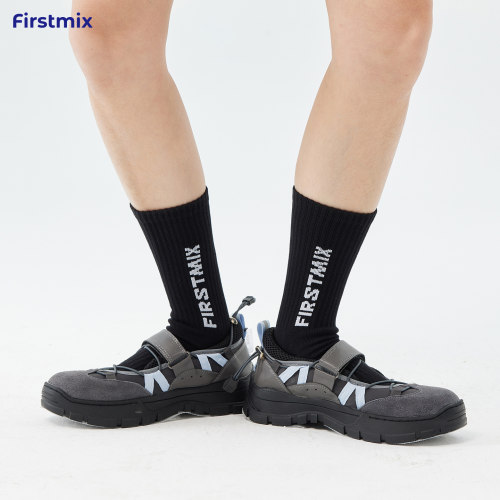 FIRSTMIX黑白字母条纹中筒棉袜