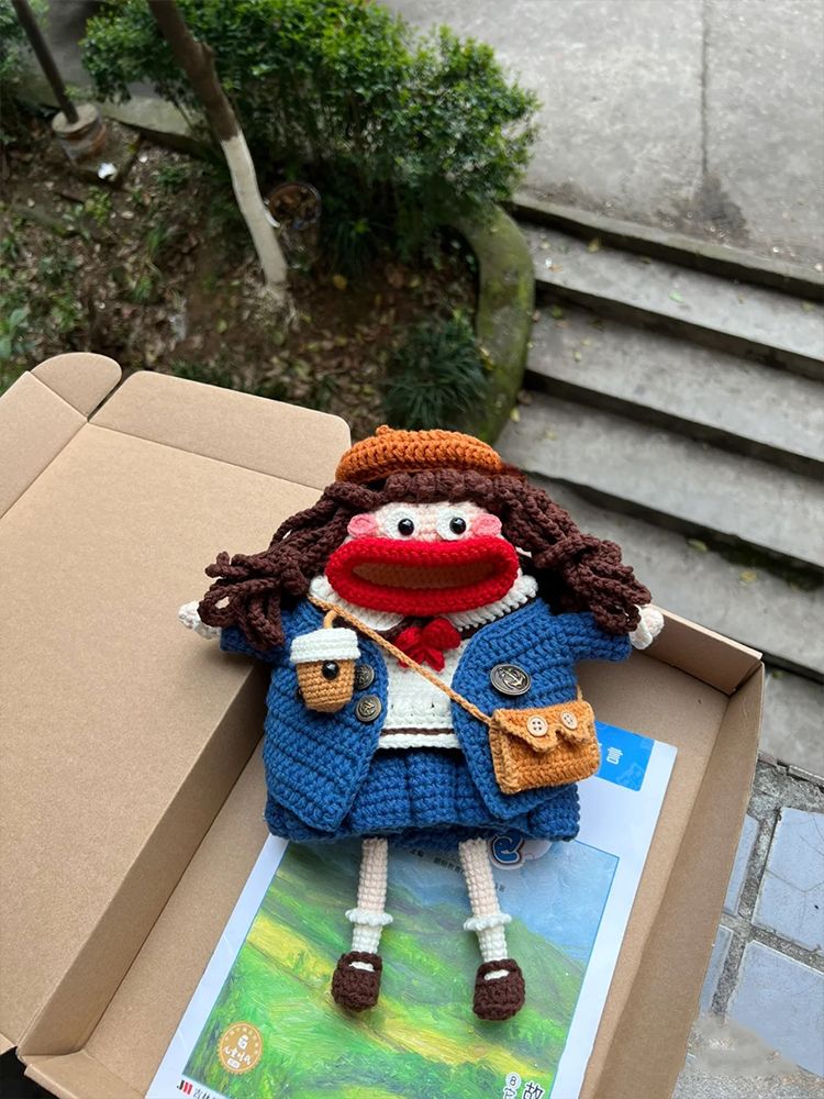 毛线丑萌牛仔妹钩针jk制服手机包