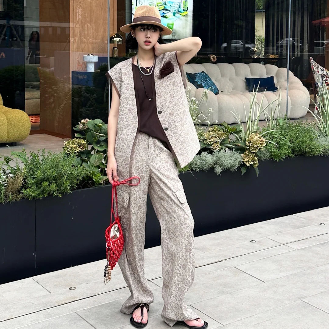 高版本sofia定制25早秋提花口袋三角巾V领马甲+工装口袋弯刀长裤