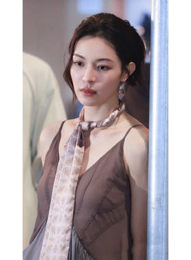 sofia定制26夏季新钟楚曦同款休闲V领无袖吊带连衣裙拼接气质裙子