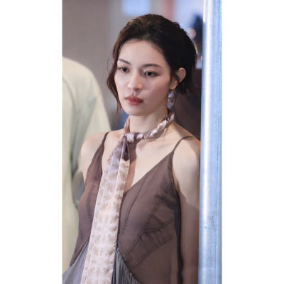 sofia定制26夏季新钟楚曦同款休闲V领无袖吊带连衣裙拼接气质裙子