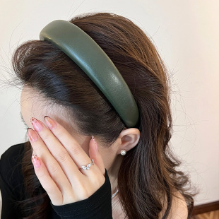 发饰头饰高级感发卡 高颅顶头箍2026新款 法式 简约绿色皮质发箍女款