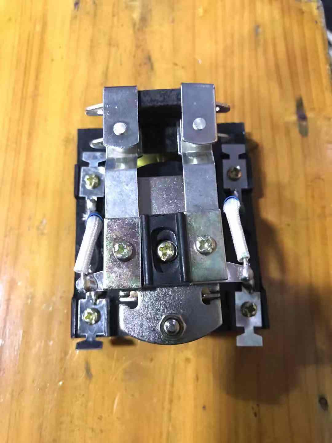 银点小型交流中间继电器