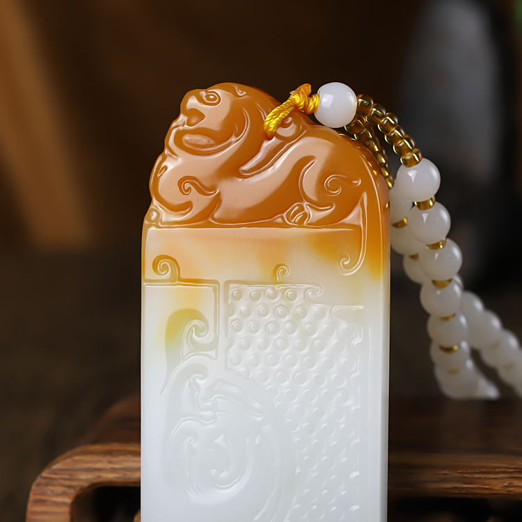 天然新疆和田玉糖料龙凤佩吊坠平安牌龙凤呈祥玉挂件项链男女款