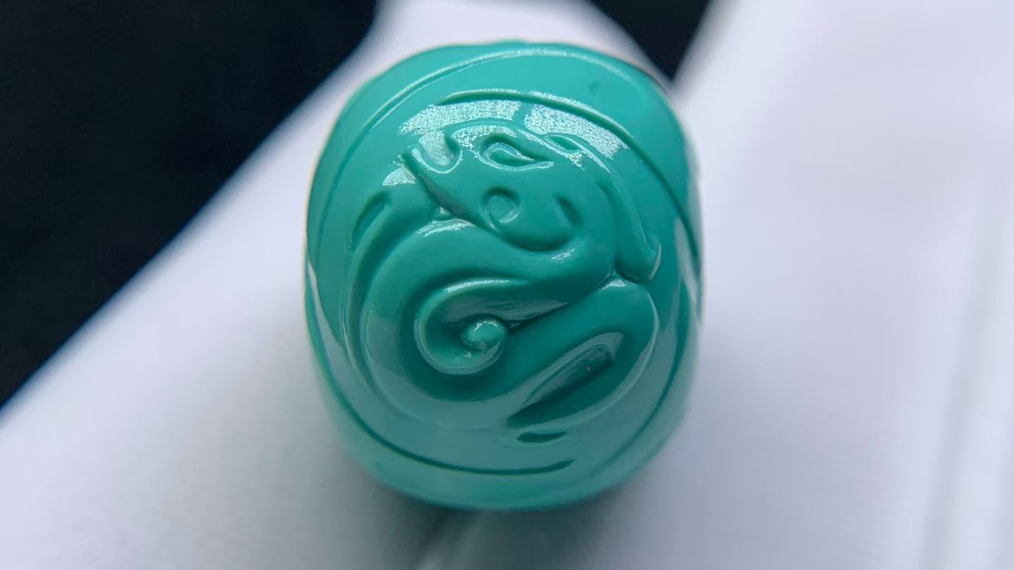 湖北十堰天然原矿高瓷无优化绿松石精品博古纹珠老型珠直径15.2mm