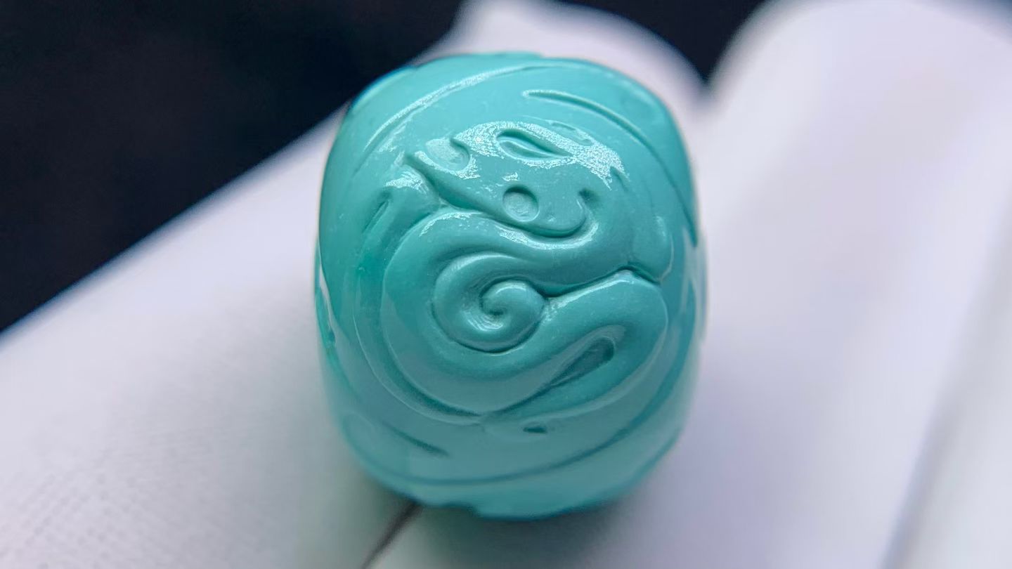 湖北十堰天然原矿高瓷无优化绿松石博古纹老型珠散珠配珠直径15mm
