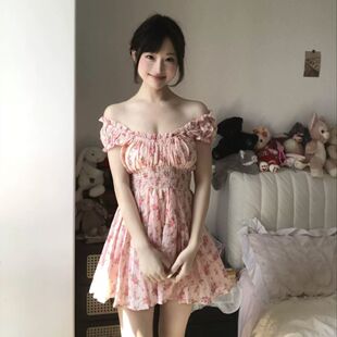 温柔小白花～2026夏法式方领一字肩泡泡袖碎花雪纺度假连衣裙短裙