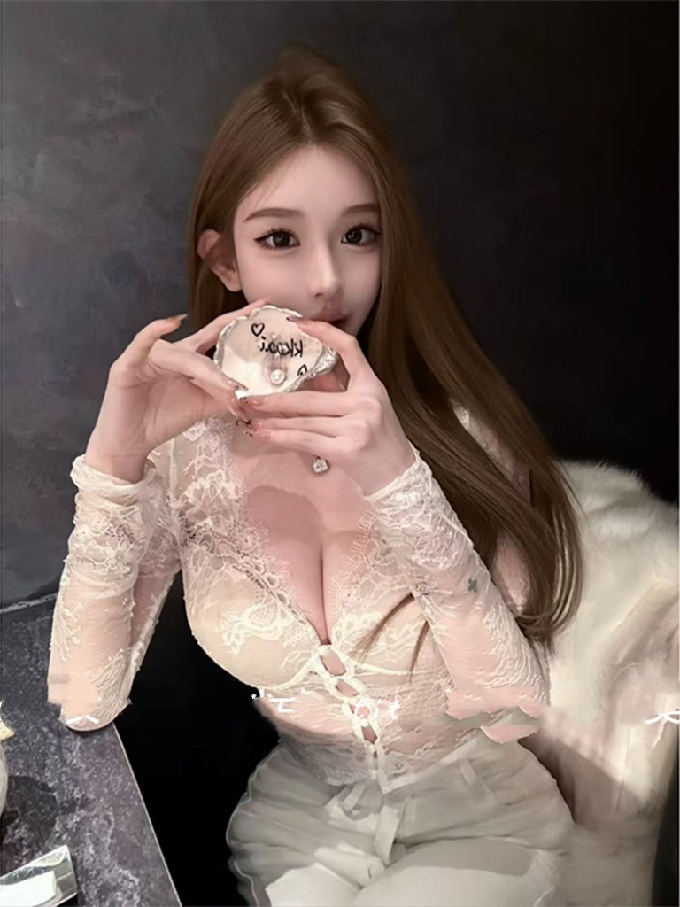【街区辣妹】微透性感v领蕾丝衫内搭打底衫纯欲修身短款收腰上衣