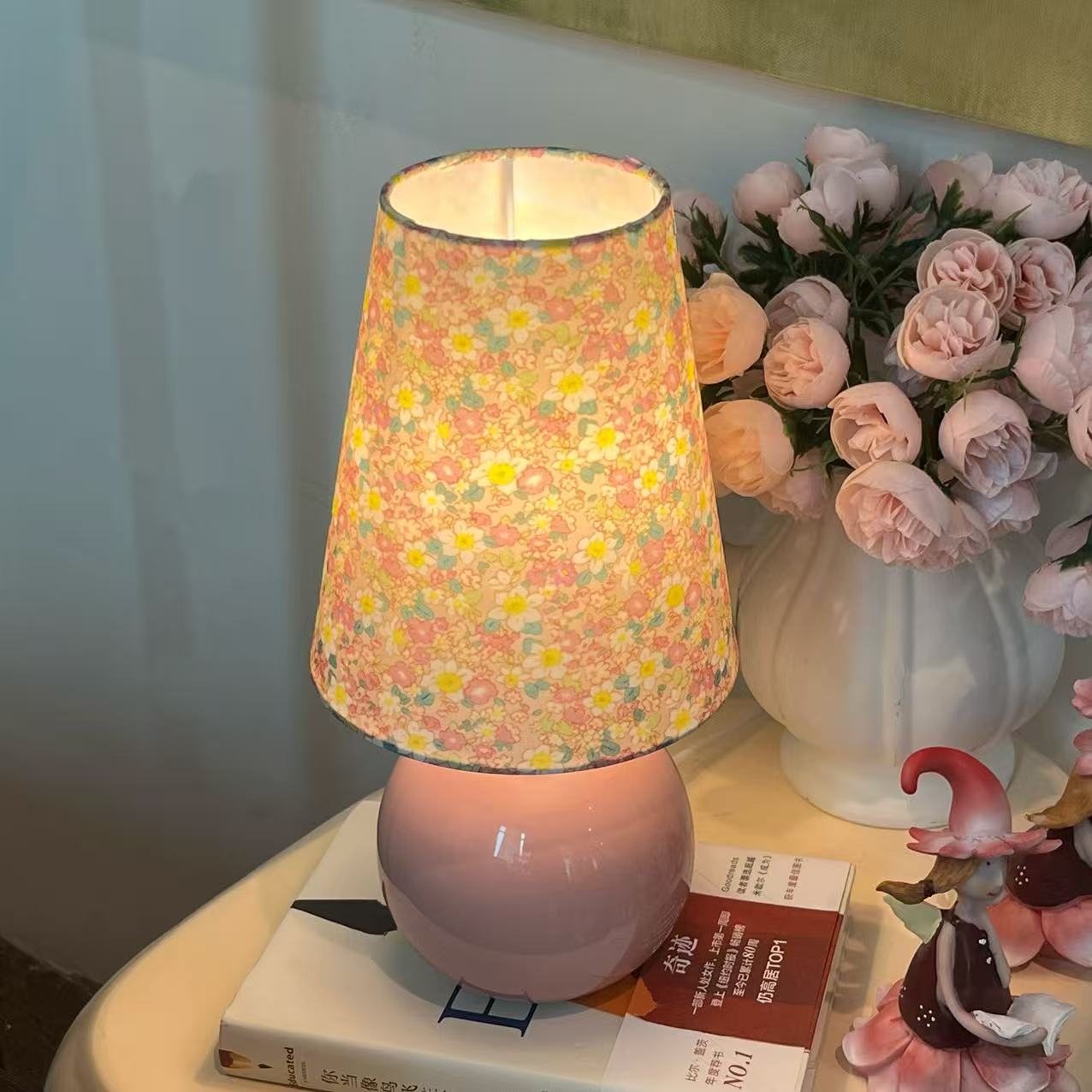 少女心碎花布艺台灯 粉色陶瓷底座三色光可调 ins风温馨装饰灯